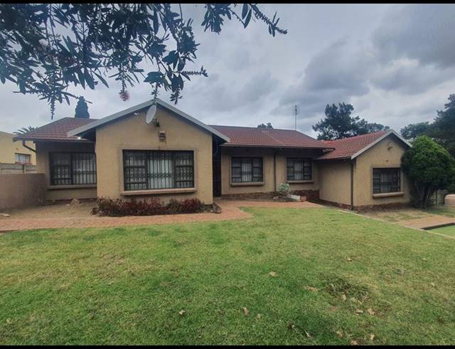 4 BEDROOM PROPERTY TO RENT IN BIRCH ACRES